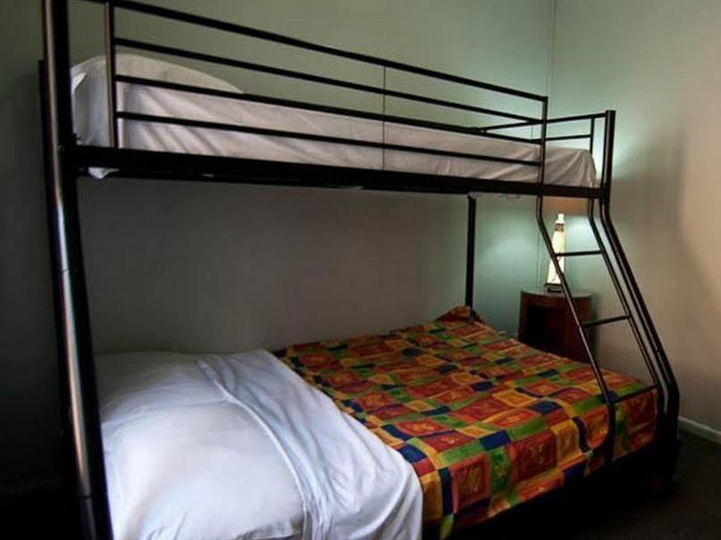 Home Backpackers Sydney Luaran gambar