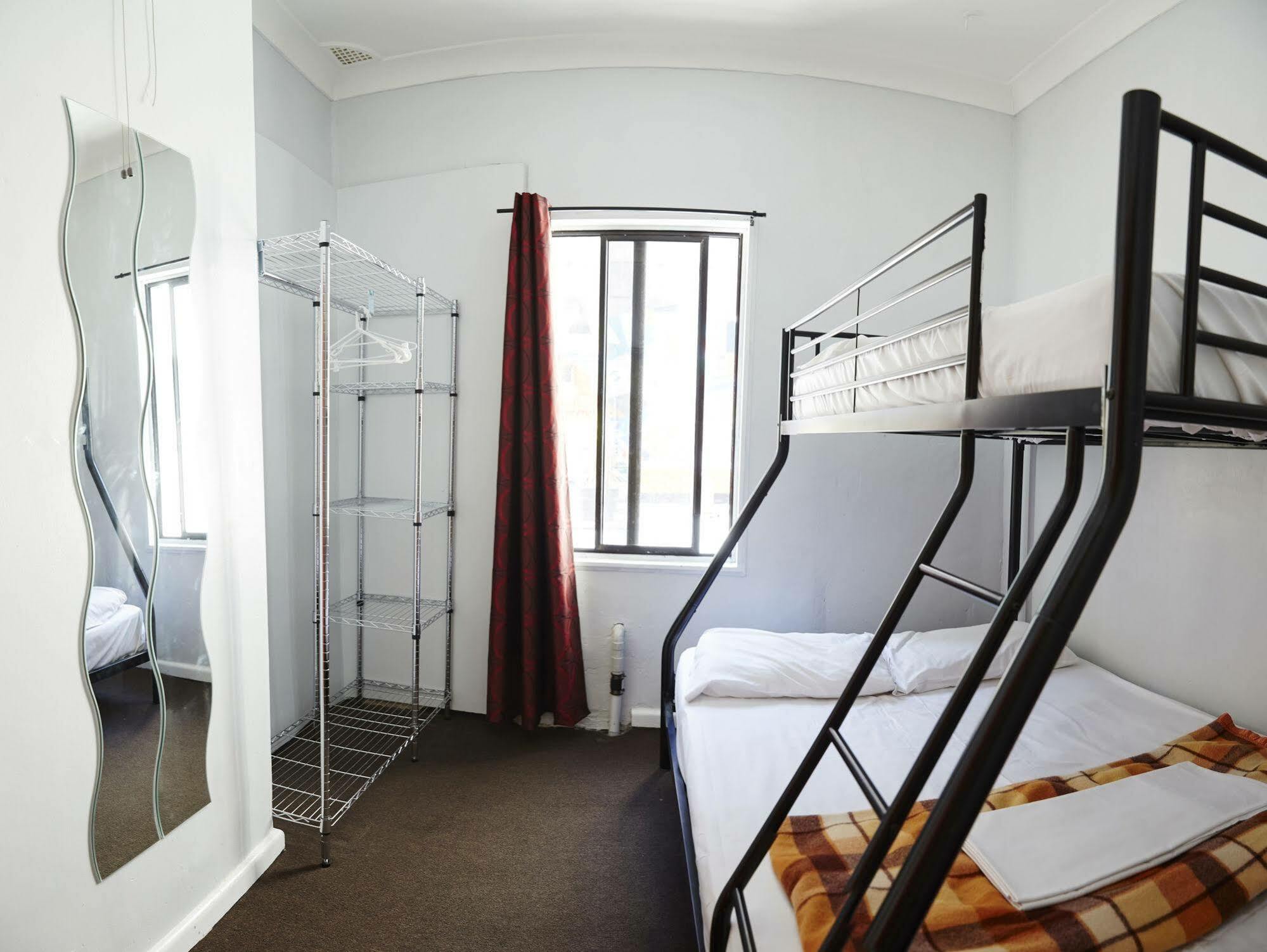 Home Backpackers Sydney Luaran gambar