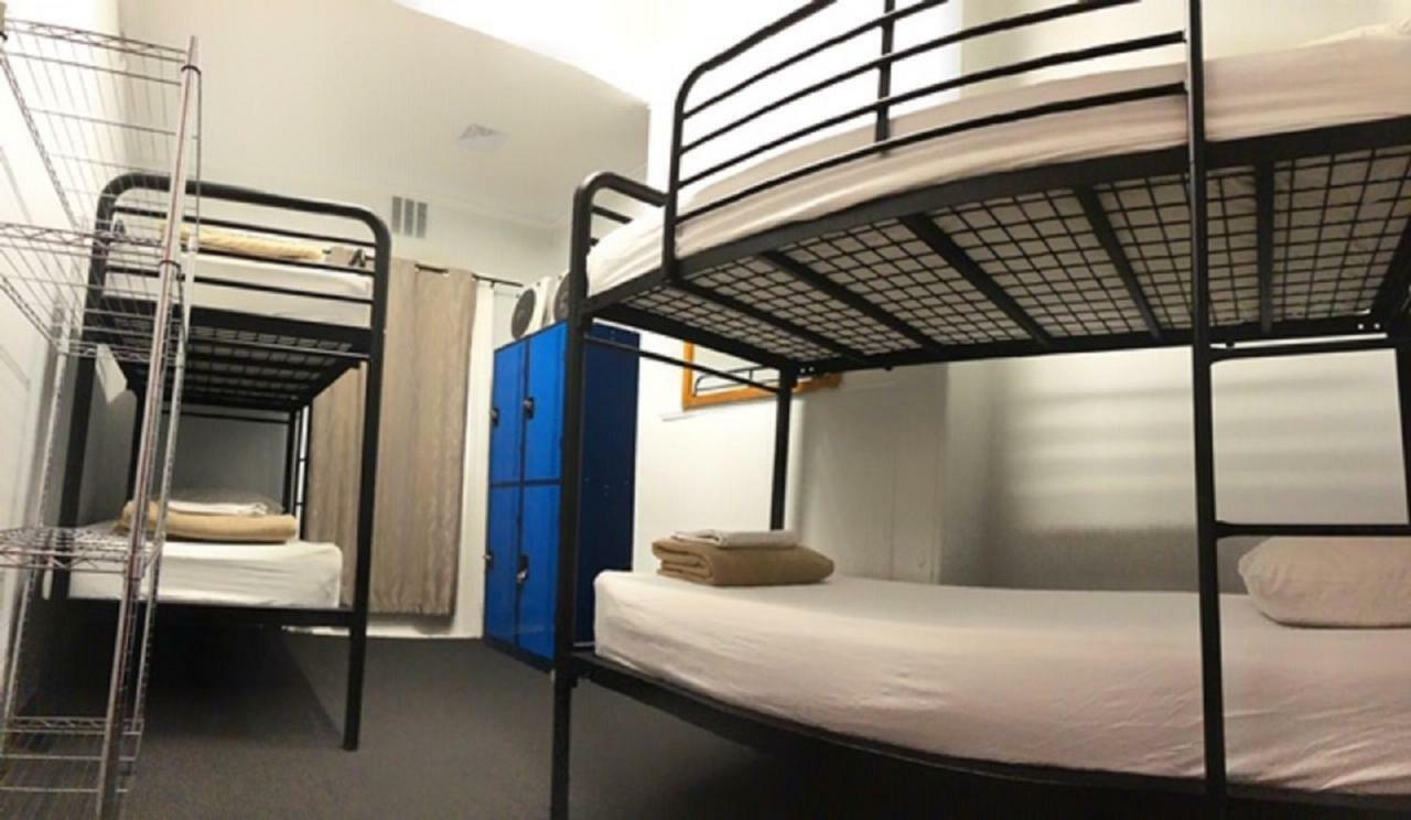 Home Backpackers Sydney Luaran gambar